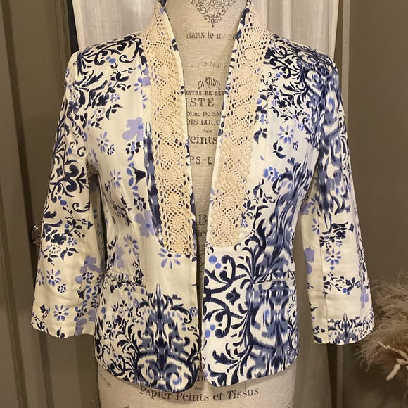 Notations ladies petite blue white floral blazer lace trim light jacket Small PS - Picture 9 of 9